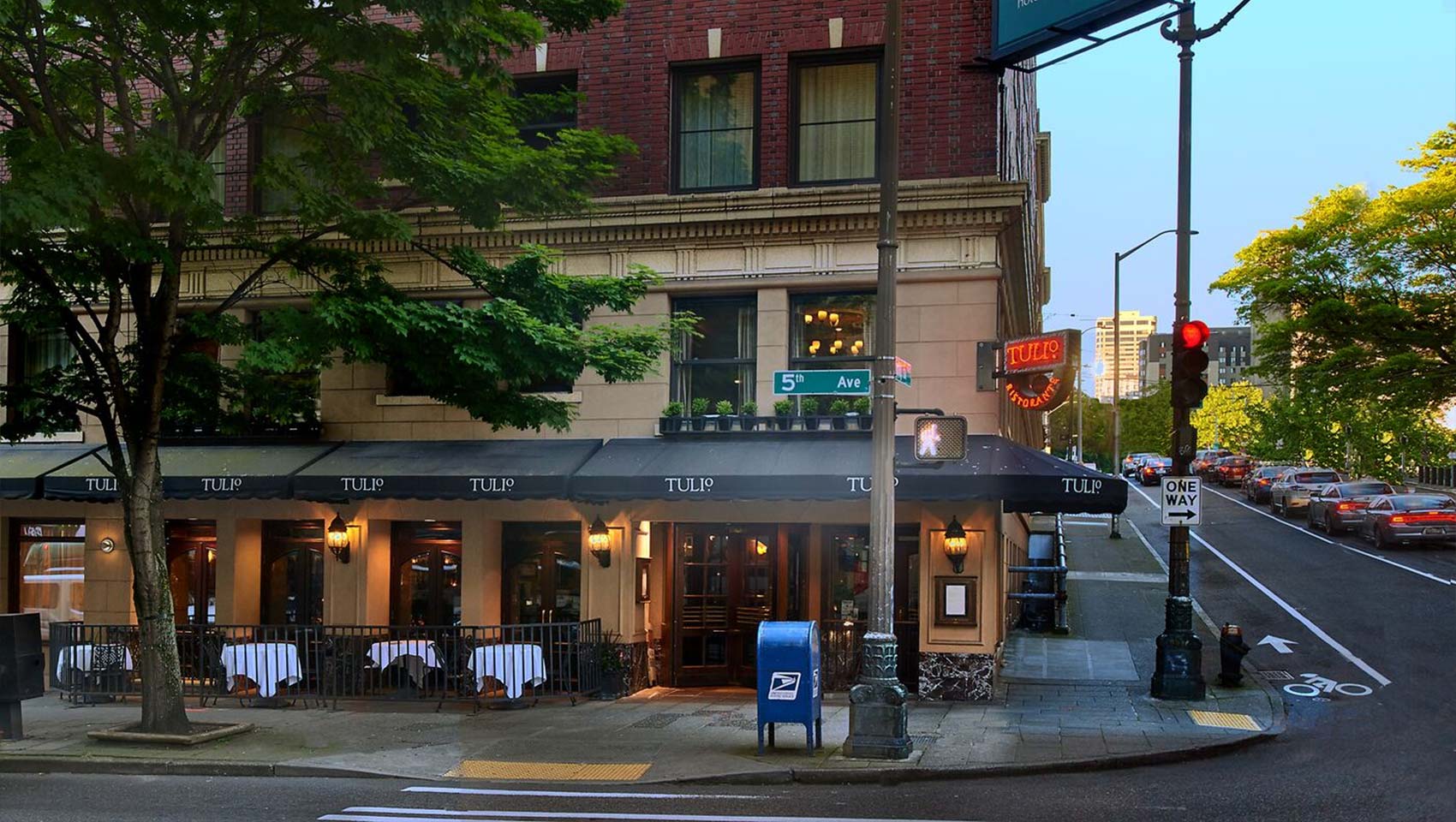 kimpton-hotel-vintage-seattle-exterior-with-tulio-patio