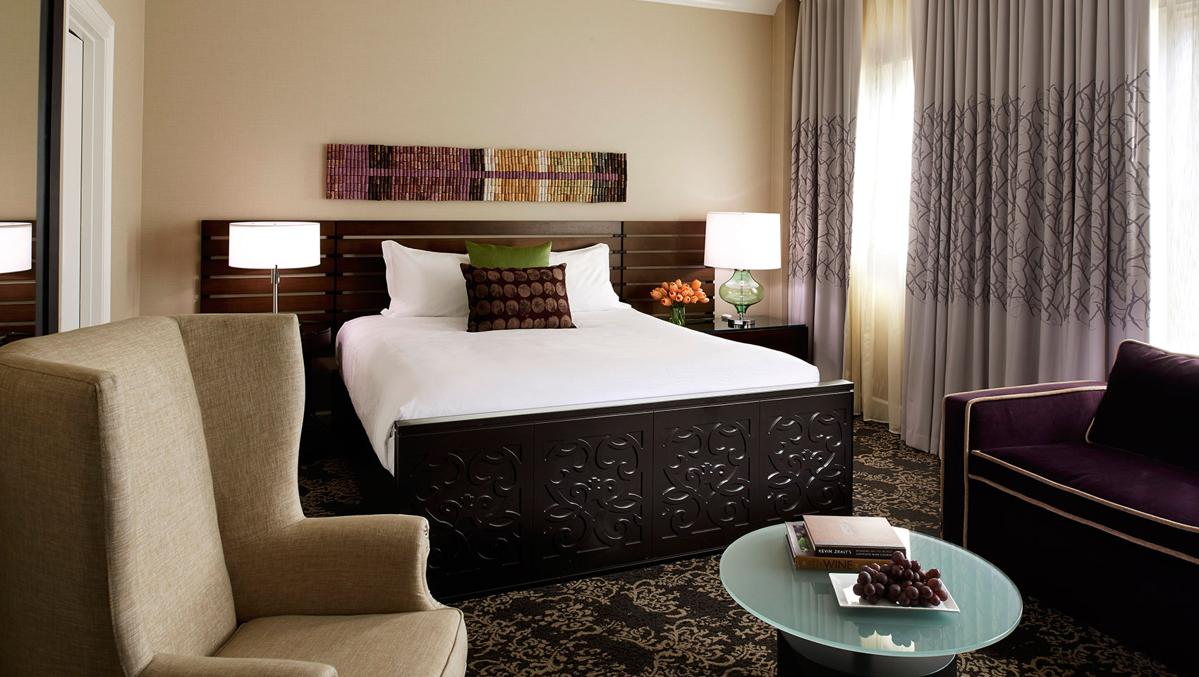 vintage seattle king guestroom